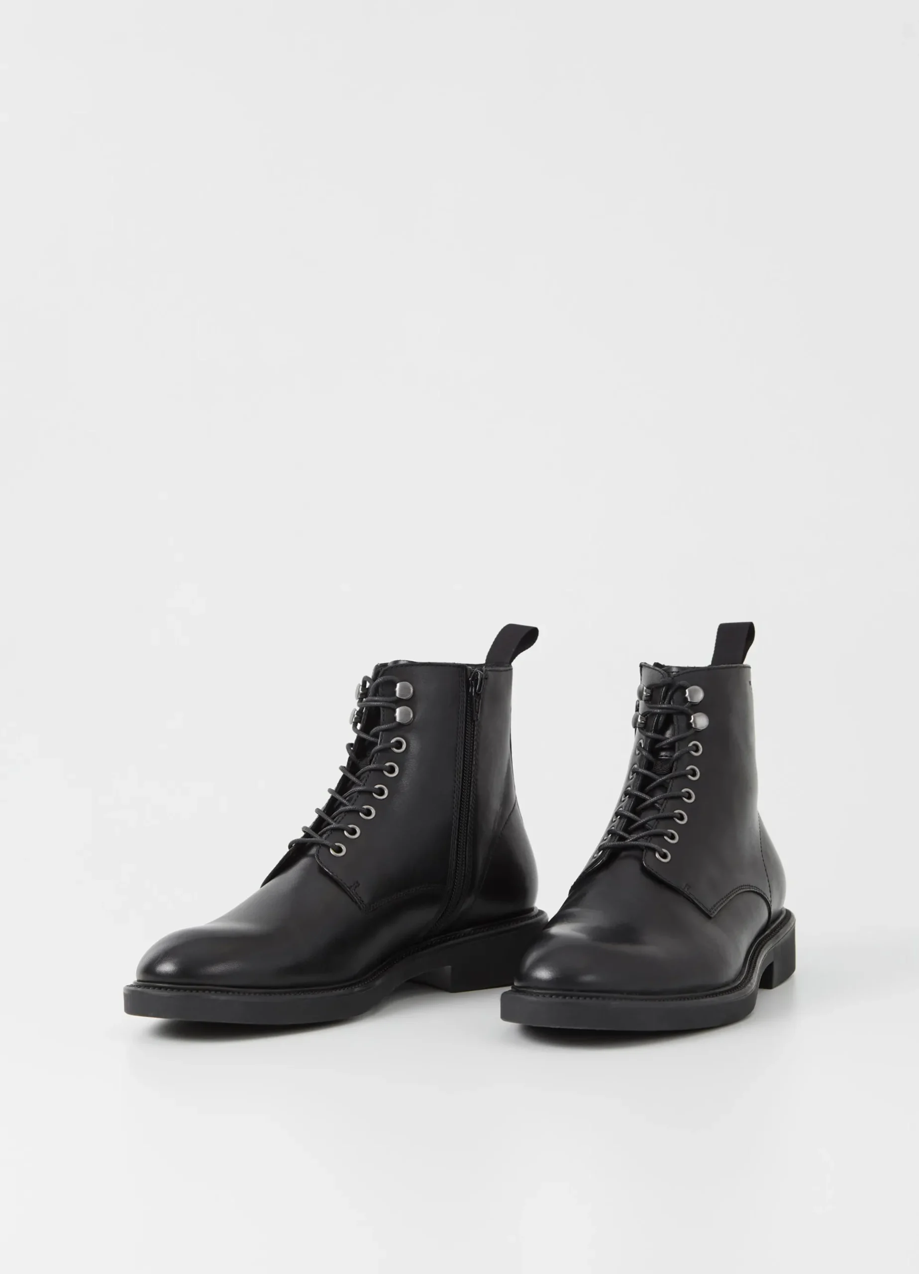 ALEX M BOOTS