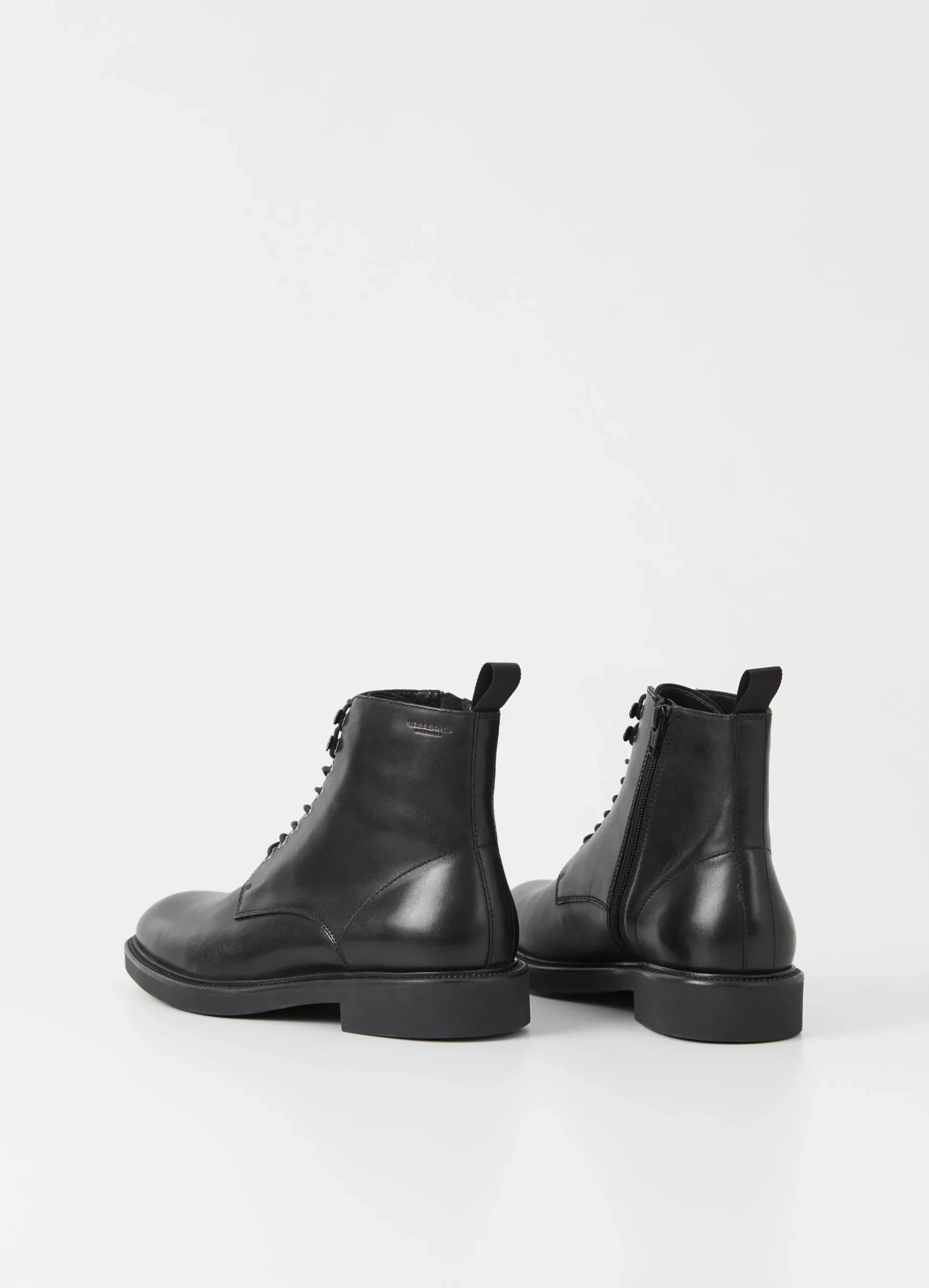 ALEX M BOOTS