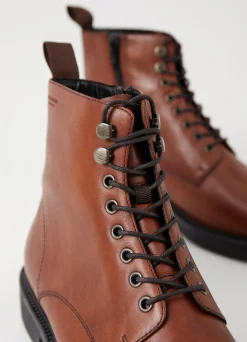 ALEX M BOOTS