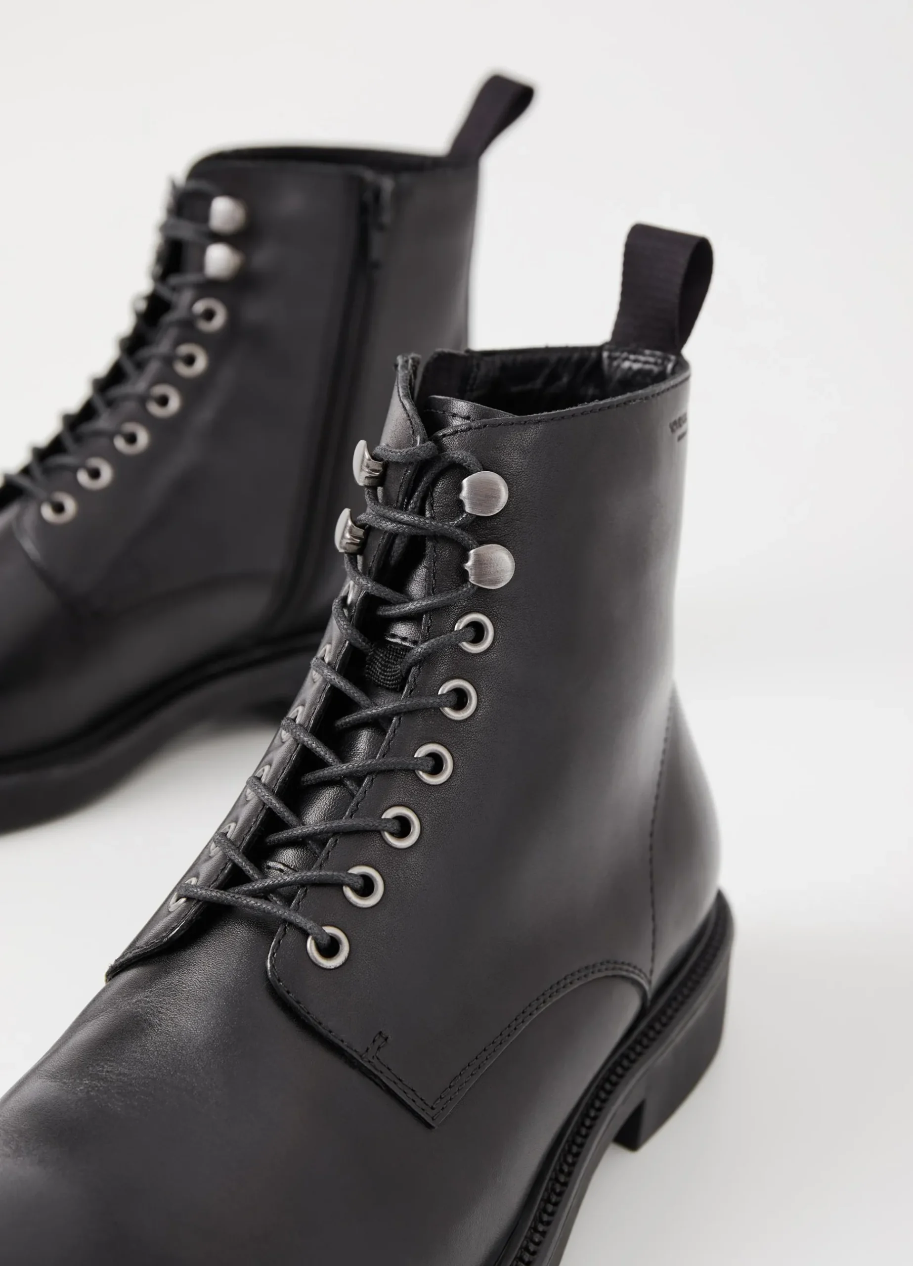 ALEX M BOOTS