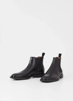 ANDREW BOOTS