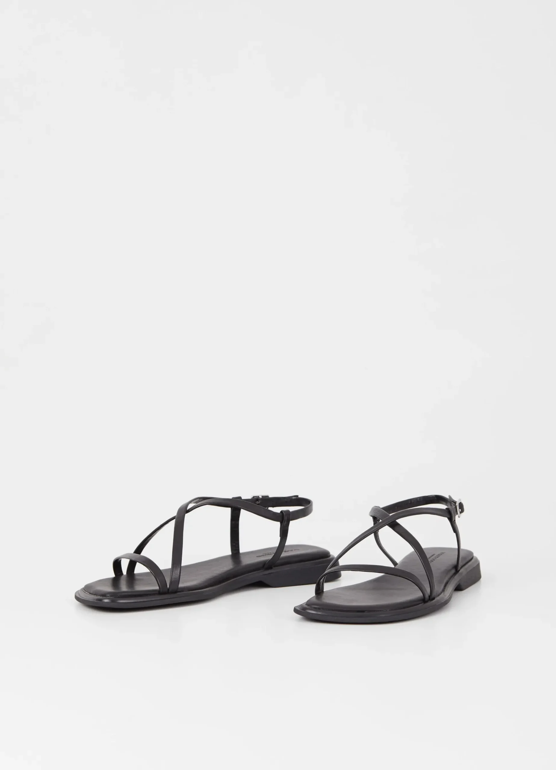 IZZY SANDALER